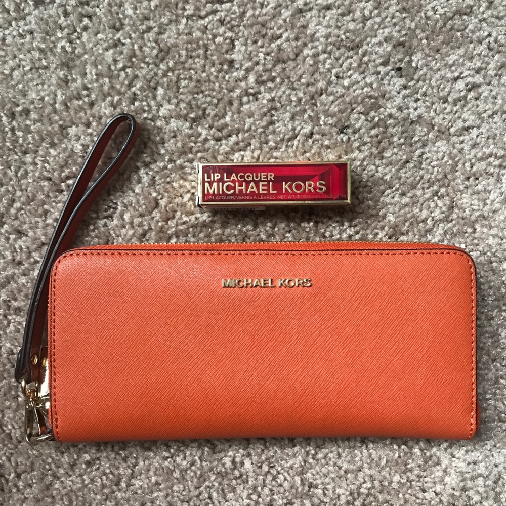 ❌SOLD❌MK continental wristlet